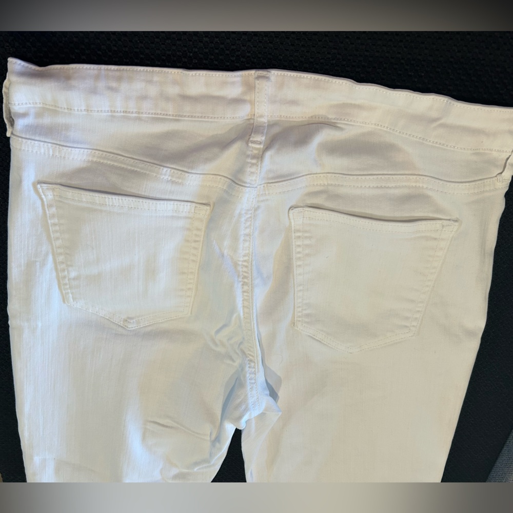 Gap Straight White Jeans, size 31 Regular. Great used condition. - Picture 6 of 7